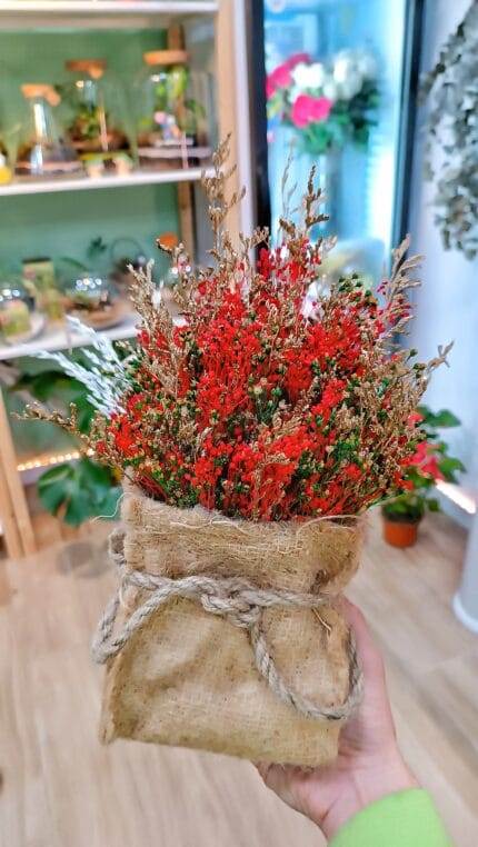 Cesta Yute Roja y Verde de Flores Preservadas