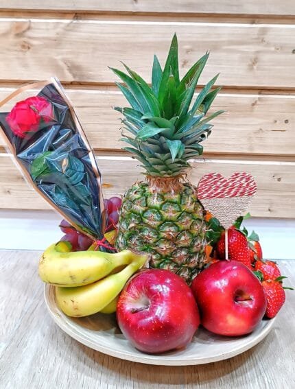 Cesta Fruta y Rosa Preservada